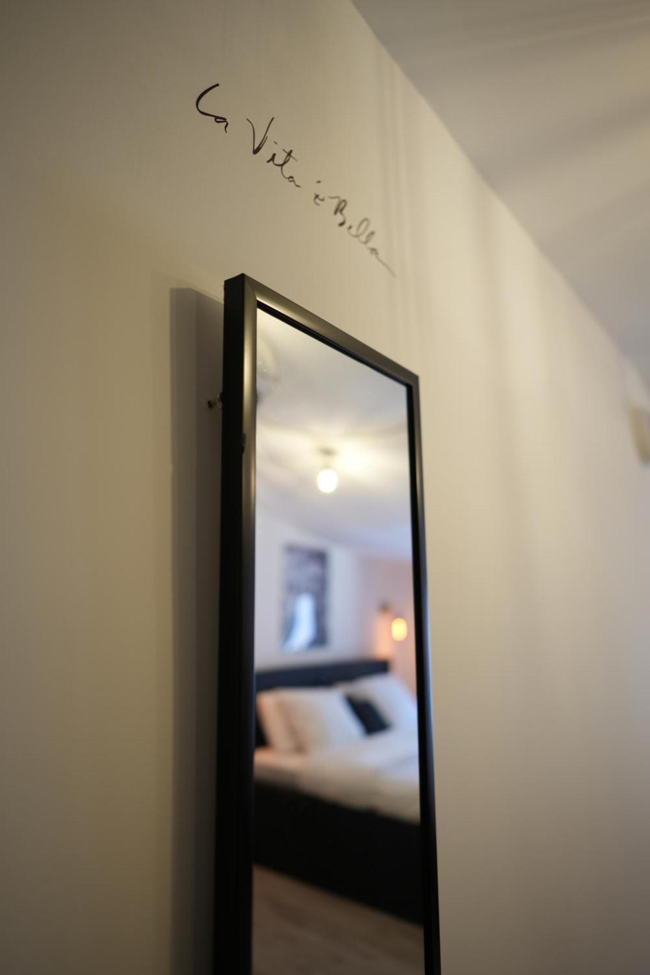 La Suite Neuvilloise นูวิลล์-โซร์-โซน ภายนอก รูปภาพ